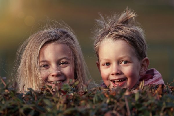 Adozioni in calo, in Italia accolti 4.422 bambini