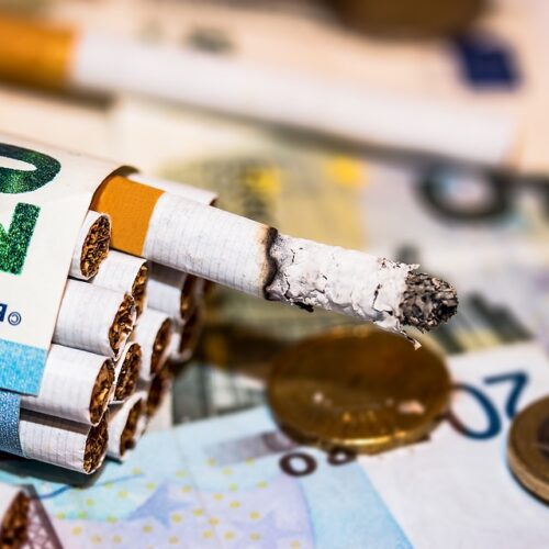 Fumo, 80mila morti l’anno in Italia. Lorenzin: “Tassa sul tabacco è tassa contro la morte”