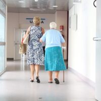 Salute troppo cara per anziani, 1 su 3 rinuncia alle cure