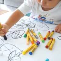 Tatto, udito e ricerca sensoriale sono disfunzionali nel 60% dei bambini con autismo