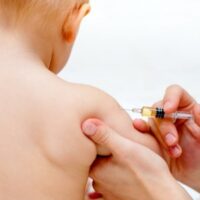 Salgono a 12 i vaccini obbligatori solo per i nati nel 2017