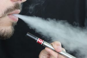 Aipo: “E-cig non innocue e avvicinano al fumo classico”