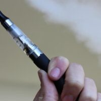 Sugli effetti della sigaretta elettronica conclusioni opposte in Italia e Usa
