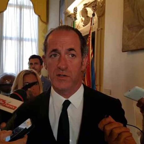 Vaccini, marcia indietro di Zaia: Veneto si adegua a normativa nazionale