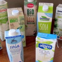 Di riso, di soya, di avena: lo chiamiamo latte ma di fatto latte non è