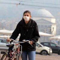 Lo smog fa male alle ossa e incentiva osteoporosi