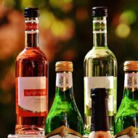 Anche l’alcol favorisce i tumori: ecco quanto potete bere per ridurre i rischi
