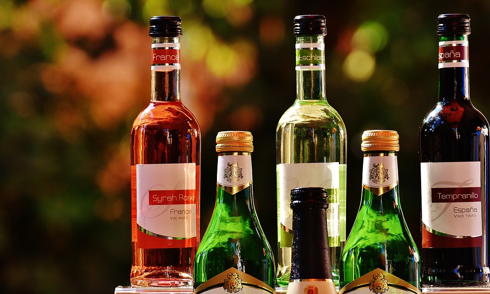 Anche l’alcol favorisce i tumori: ecco quanto potete bere per ridurre i rischi