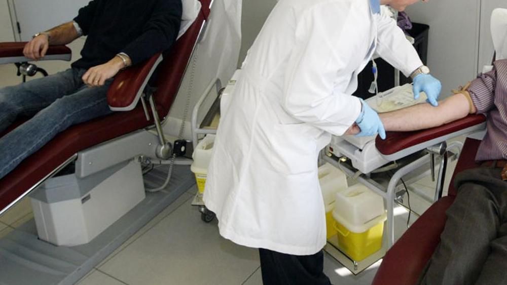 A causa del picco di influenza, ridotte le donazioni di sangue: in 6 regioni scorte agli sgoccioli