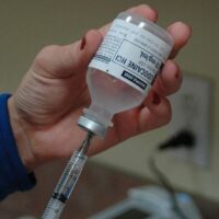 Vaccini, ora l’Emilia-Romagna studia come mandare in pensione la siringa
