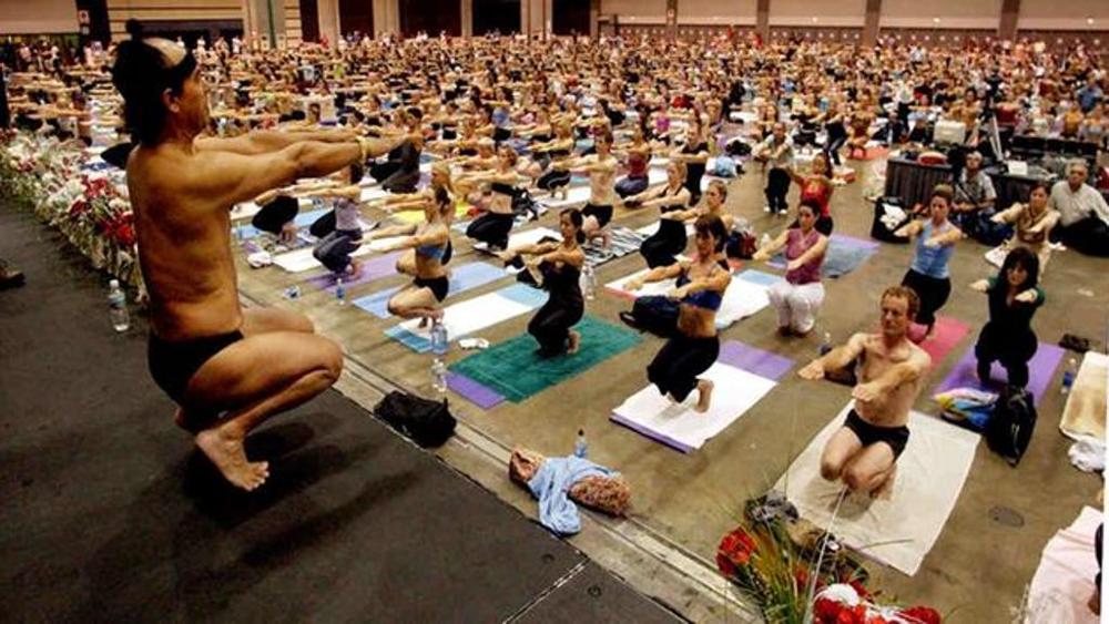 Yoga al caldo? Per il cuore, le alte temperature non servono