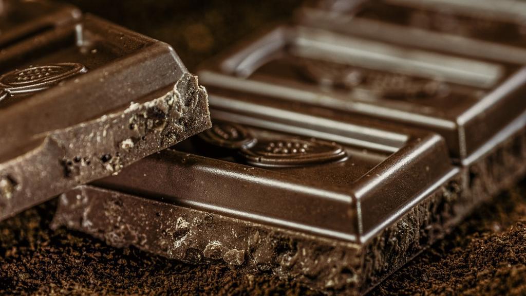 Il cioccolato fa bene, quello con il 70% di cacao può aiutare perfino contro la colite