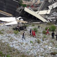 Genova, crolla il ponte Morandi sulla A10