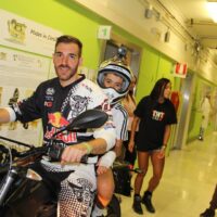 S.Orsola, tutti in sella con Motorsmile. In moto lungo i corridoi dei reparti pediatrici