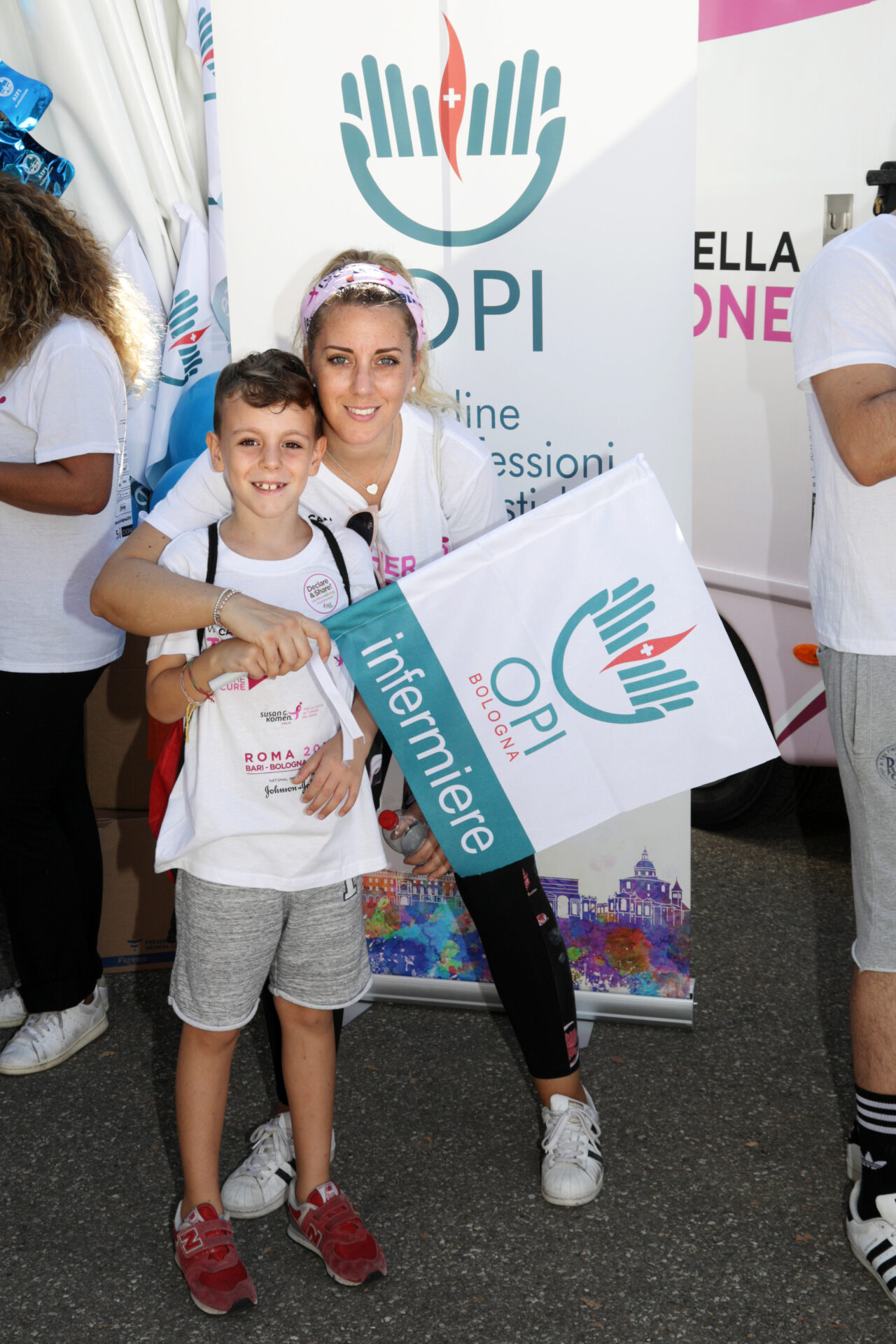 Bologna, 23/09/2018. RACE FOR THE CURE 2018. Gli infermieri di Bologna, in collaborazione con l’Ordine delle Ostetriche e con l’Ordine dei TSRM–PSTRP (Tecnici Sanitari di Radiologia Medica e Professioni Sanitarie Tecniche, della Riabilitazione e della Prevenzione) di Bologna partecipano con una squadra chiamata “T.I.F.O. X TE” (Tecnici di Radiologia e Tecnici sanitari, Infermieri, Fisioterapisti, Ostetriche), con uno stand all’interno dei Giardini Margherita e con la presenza di infermieri all’interno del Villaggio Race a sostegno delle iniziative di prevenzione. Fotografie di Paolo Righi