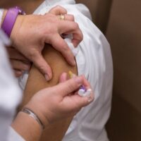 Vaccini, il 46% degli italiani teme effetti collaterali, anche in assenza di evidenze