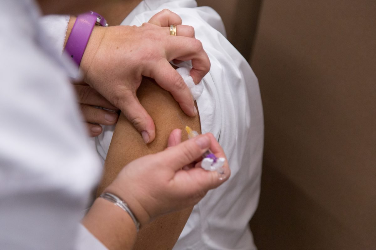 Vaccini, il 46% degli italiani teme effetti collaterali, anche in assenza di evidenze