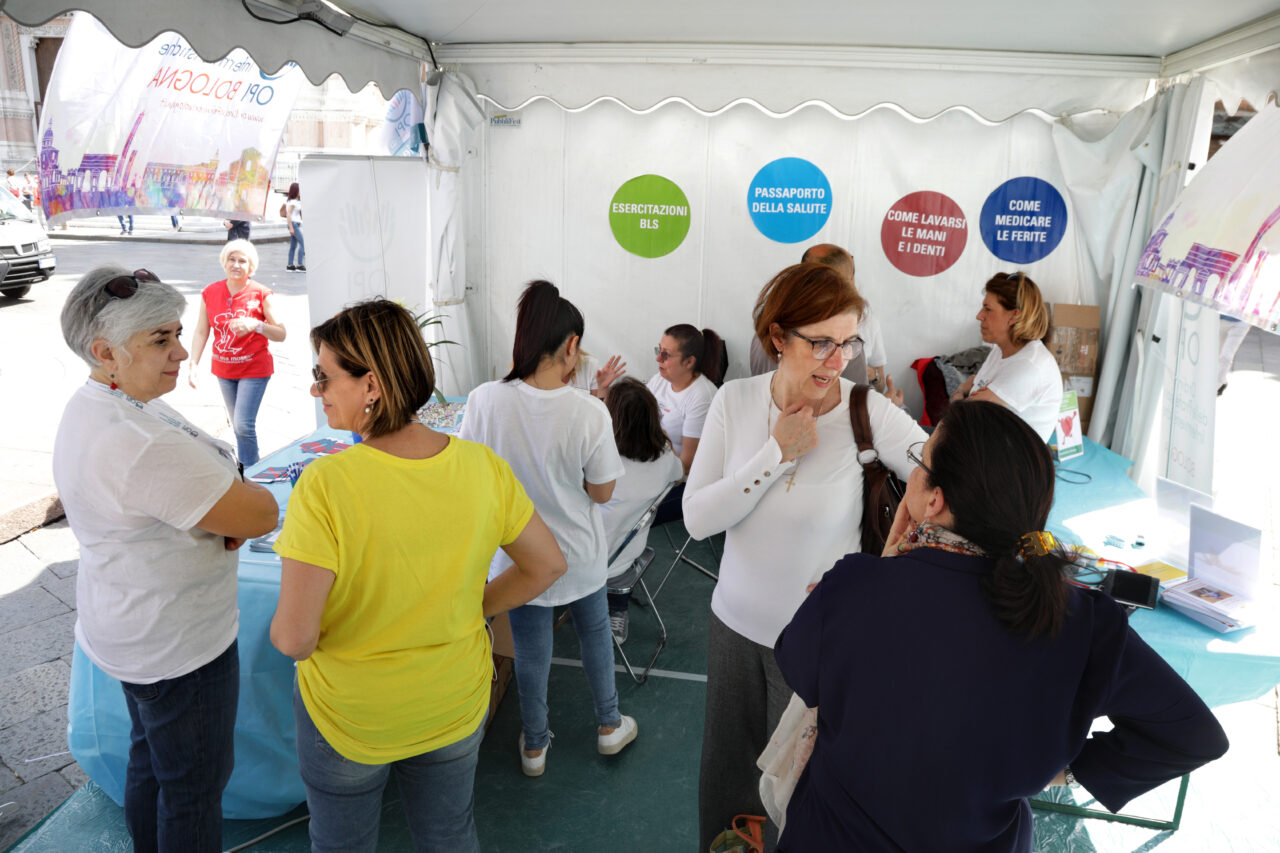 BOLOGNA, 24/05/2019. PIAZZA MAGGIORE. STRABOLOGNA. STAND OPI ORDINE PROFESSIONI INFERMIERISTICHE E STAND AZIENDA USL. FOTO PAOLO RIGHI