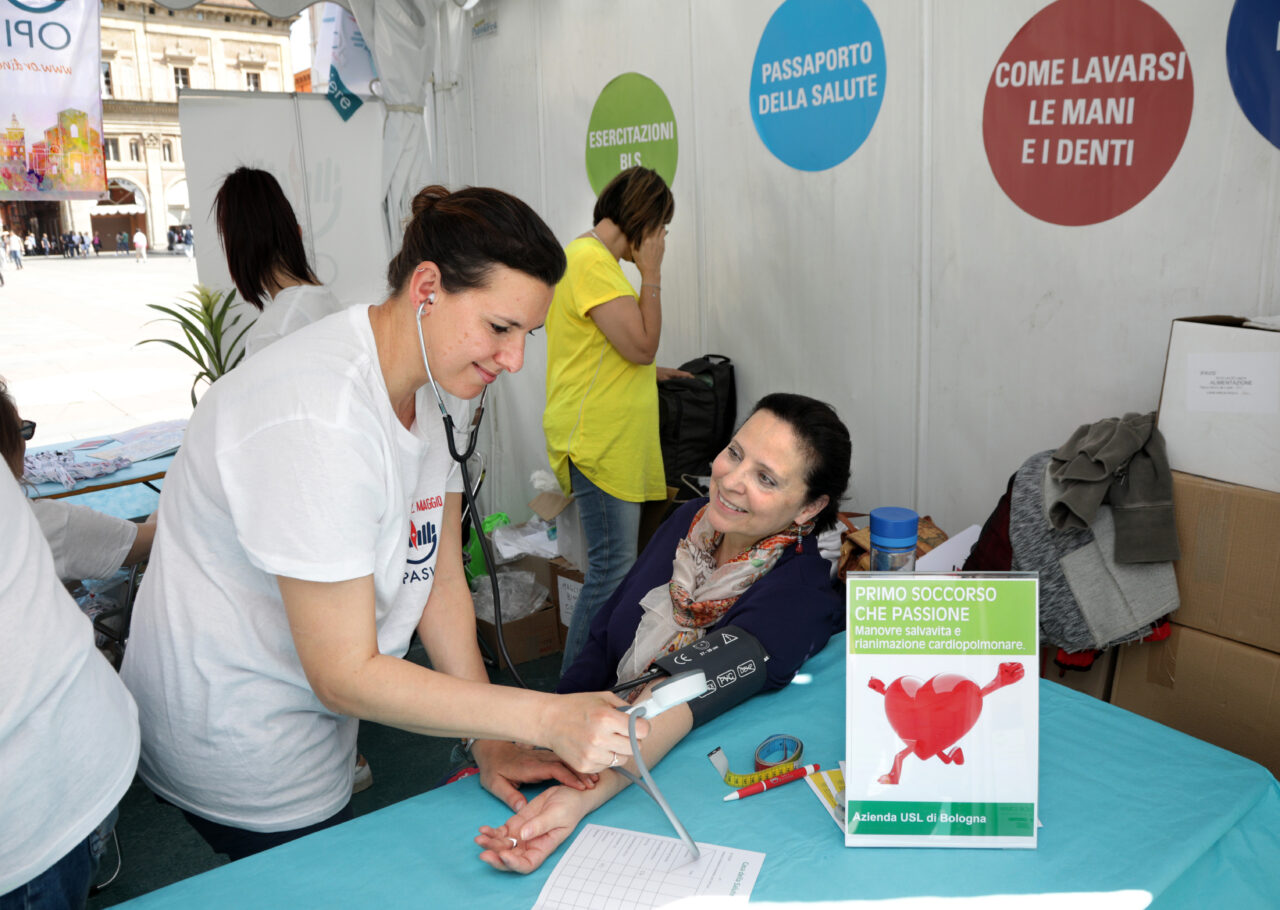 BOLOGNA, 24/05/2019. PIAZZA MAGGIORE. STRABOLOGNA. STAND OPI ORDINE PROFESSIONI INFERMIERISTICHE E STAND AZIENDA USL. FOTO PAOLO RIGHI