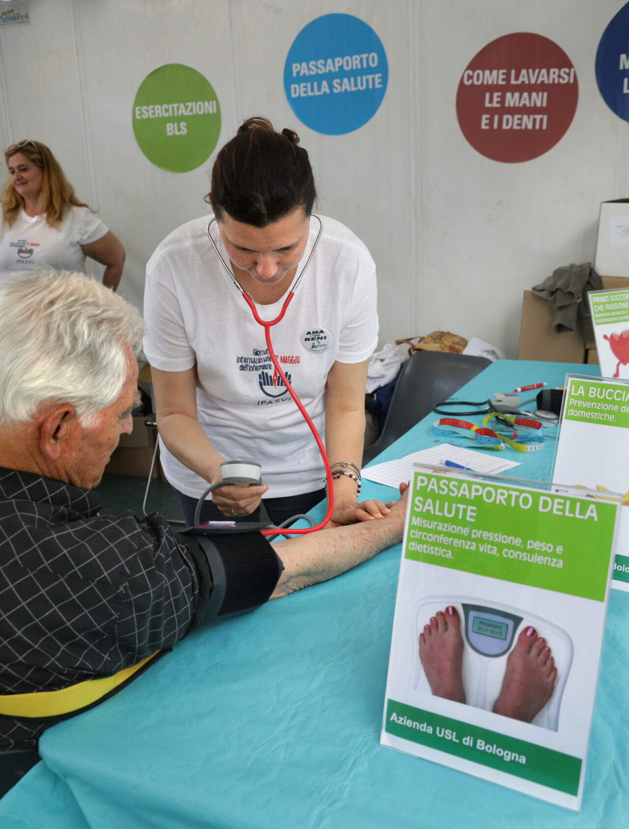 BOLOGNA, 24/05/2019. PIAZZA MAGGIORE. STRABOLOGNA. STAND OPI ORDINE PROFESSIONI INFERMIERISTICHE E STAND AZIENDA USL. FOTO PAOLO RIGHI