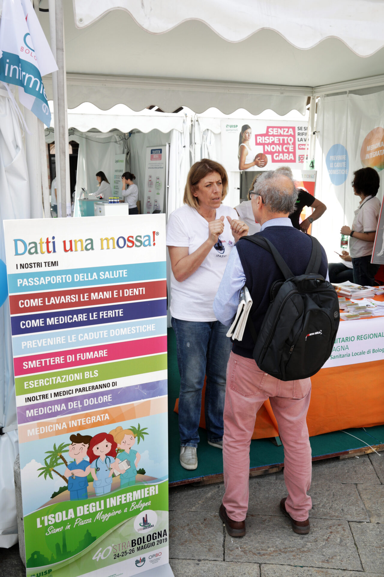 BOLOGNA, 24/05/2019. PIAZZA MAGGIORE. STRABOLOGNA. STAND OPI ORDINE PROFESSIONI INFERMIERISTICHE E STAND AZIENDA USL. FOTO PAOLO RIGHI