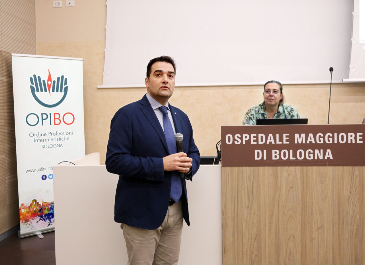 Bologna, 9/11/2019. Aula Magna dellOspedale Maggiore di Bologna. un seminario per conoscere il nuovo Codice Deontologico degli Infermieri. Tra i relatori Barbara Mangiacavalli (Presidente Nazionale FNOPI), Pio Lattarulo (esperto di etica e di bioetica), Sergio Fucci (Giudice, esperto di bioetica e responsabilità professionale), Silvia Marcadelli (RN, MSN, PhD), Rosaeugenia Pesci (Responsabile Attività didattiche professionalizzanti CdL in Infermieristica UNIBO). In apertura del seminario, la Prof.ssa Carla Faralli, Ordinario di Filosofia del Diritto dellUniversità di Bologna, presenterà il Corso di Alta Formazione in Comunicazione in sanità e Bioetica dellUniversità di Bologna. Fotografie di Paolo Righi