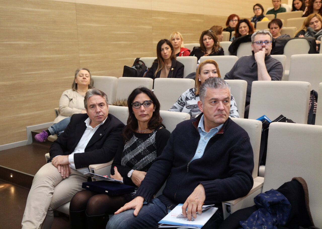 Bologna, 9/11/2019. Aula Magna dellOspedale Maggiore di Bologna. un seminario per conoscere il nuovo Codice Deontologico degli Infermieri. Tra i relatori Barbara Mangiacavalli (Presidente Nazionale FNOPI), Pio Lattarulo (esperto di etica e di bioetica), Sergio Fucci (Giudice, esperto di bioetica e responsabilità professionale), Silvia Marcadelli (RN, MSN, PhD), Rosaeugenia Pesci (Responsabile Attività didattiche professionalizzanti CdL in Infermieristica UNIBO). In apertura del seminario, la Prof.ssa Carla Faralli, Ordinario di Filosofia del Diritto dellUniversità di Bologna, presenterà il Corso di Alta Formazione in Comunicazione in sanità e Bioetica dellUniversità di Bologna. Fotografie di Paolo Righi