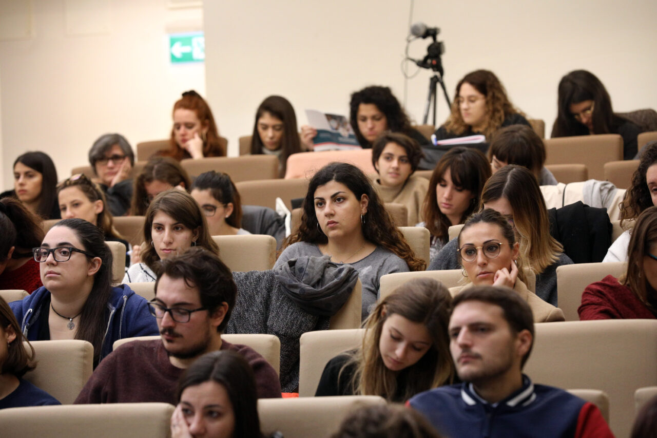 Bologna, 9/11/2019. Aula Magna dellOspedale Maggiore di Bologna. un seminario per conoscere il nuovo Codice Deontologico degli Infermieri. Tra i relatori Barbara Mangiacavalli (Presidente Nazionale FNOPI), Pio Lattarulo (esperto di etica e di bioetica), Sergio Fucci (Giudice, esperto di bioetica e responsabilità professionale), Silvia Marcadelli (RN, MSN, PhD), Rosaeugenia Pesci (Responsabile Attività didattiche professionalizzanti CdL in Infermieristica UNIBO). In apertura del seminario, la Prof.ssa Carla Faralli, Ordinario di Filosofia del Diritto dellUniversità di Bologna, presenterà il Corso di Alta Formazione in Comunicazione in sanità e Bioetica dellUniversità di Bologna. Fotografie di Paolo Righi