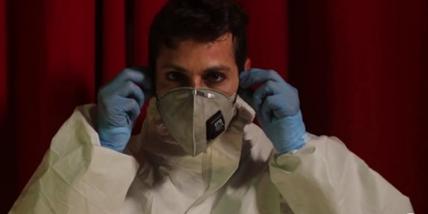 Gli “Artisti del terrore”: un gruppo di infermieri bolognesi, attraverso un monologo teatrale, rispondono ai complottisti
