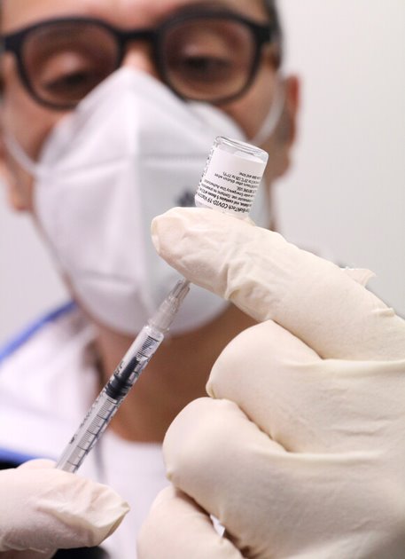 Prenotazione del vaccino anti-covid per gli infermieri della Ausl di Imola