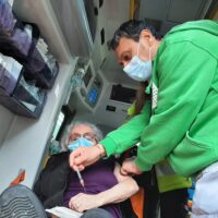 Da casa al 'drive' della Fiera di Bologna in ambulanza.