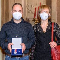 Ai famigliari dell'infermiere Sergio Bonazzi la medaglia al merito civico del Comune di Bologna