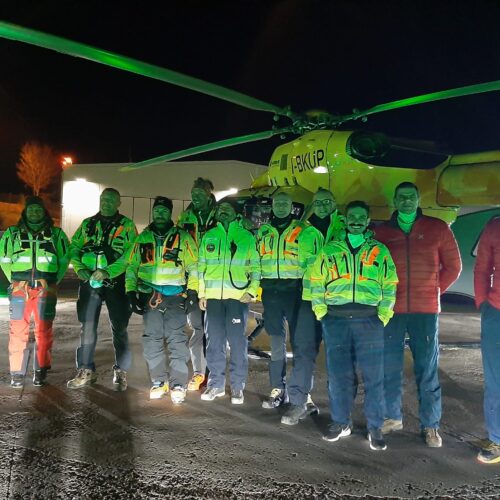 Simulato per la prima volta il trasporto di equipe del SAER (Soccorso Alpino Emilia Romagna) con l’elicottero della base 118 di Bologna, in caso di intervento notturno in montagna
